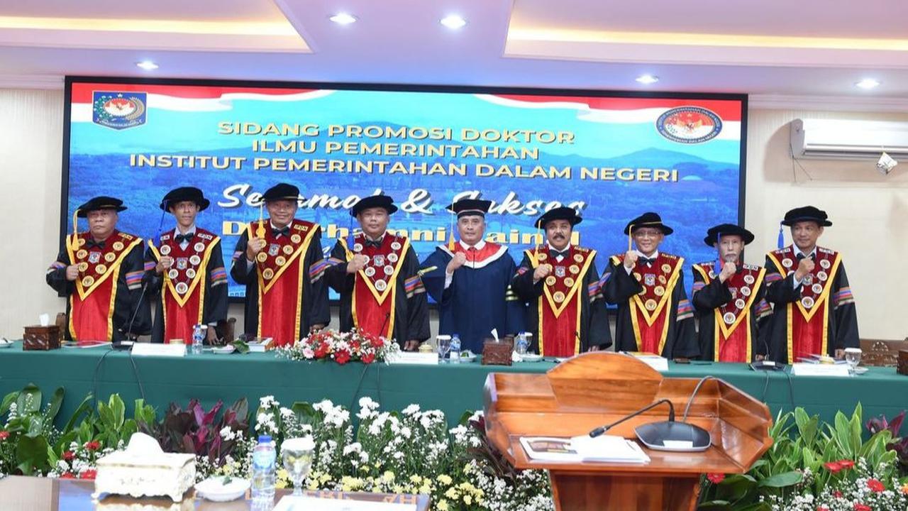 Wakil Rektor Sekolah Pascasarjana IPDN, Yudi Rusfiana, menyampaikan ucapan selamat kepada Kolonel Irhamni dalam sambutannya. <br>