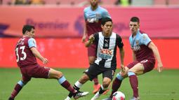 Yoshinori Muto. Striker asal Jepang yang didatangkan Newcastle United pada 2018/2019 dan musim lalu dipinjamkan ke Eibar di La Liga, musim 2021/2022 ini memilih pulang kampung bersama Vissel Kobe di J-League usai kontraknya tidak diperpanjang oleh The Magpies. (AFP/Hector Retamal)