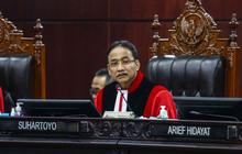 VIDEO: Ketua MK Bikin Syok Tegur Tim Hukum AMIN Pakai Kaca Mata Hitam, Semua Nengok Terkejut