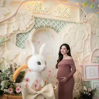 Intip detail dress yang dikenakan Alyssa Daguise saat baby shower dan perayaan ulang tahunnya. [@alyssadaguise].