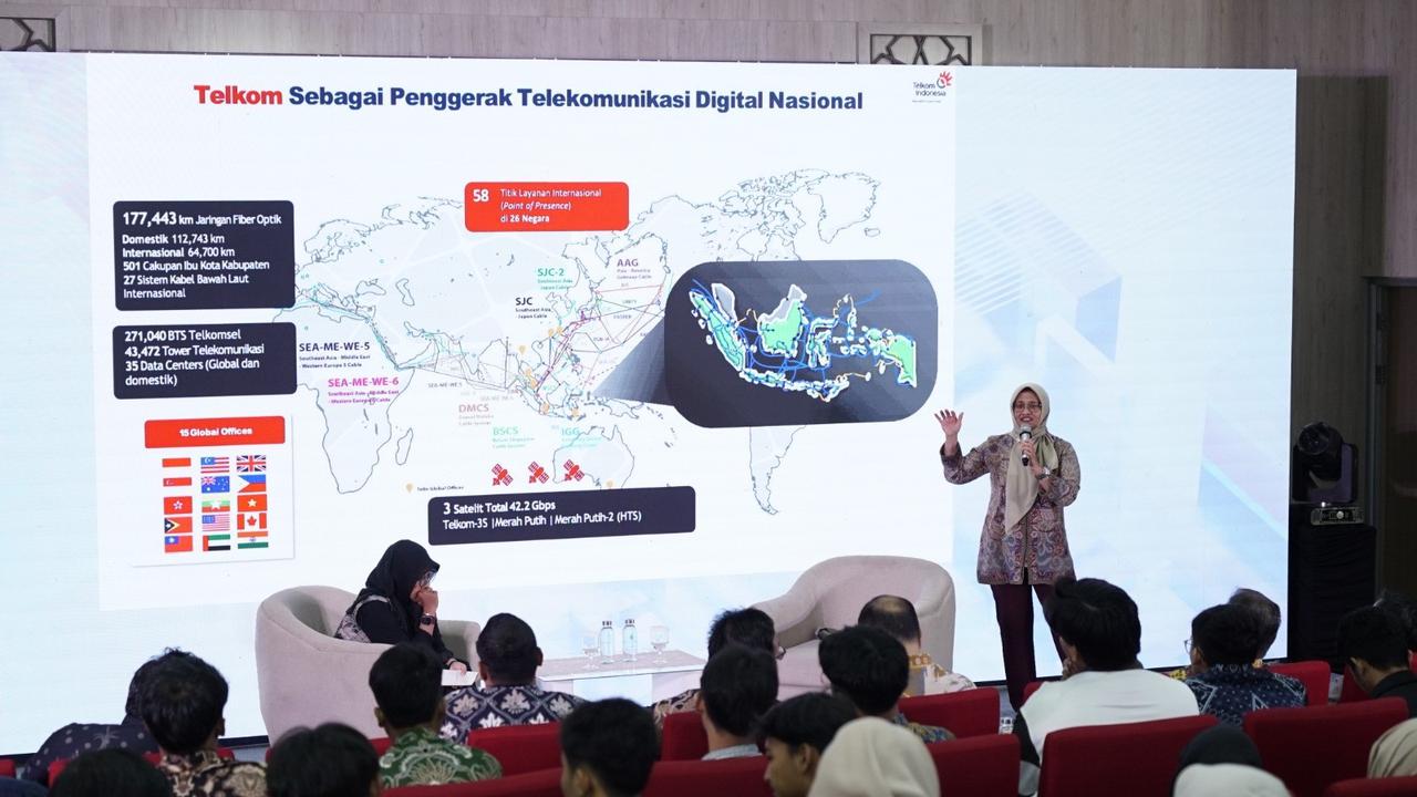 Direktur Utama Telkom Dian Siswarini saat memberikan pemaparan pada acara peluncuran Telkom AI Campus di UMY