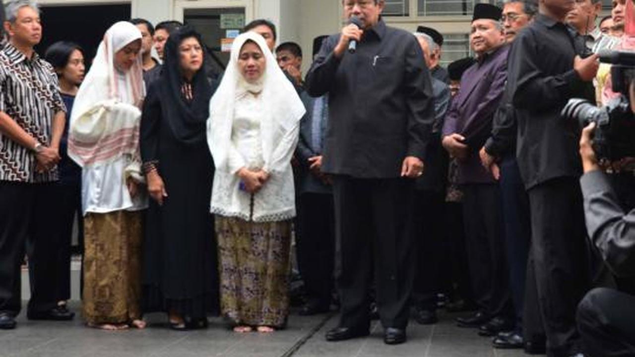Presiden SBY  melayat  jenazah Wamen ESDM  Widjajono 