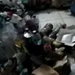 Kamar Kos yang Tidak Terurus dengan sampah yang berserakan. (Dok. Tangkapan layar TikTok/@selamat_anda_menang_ipon)