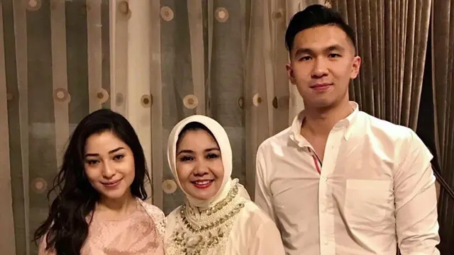7 Potret Yora Febrina, Ibunda Nikita Willy yang Modis dan Awet Muda