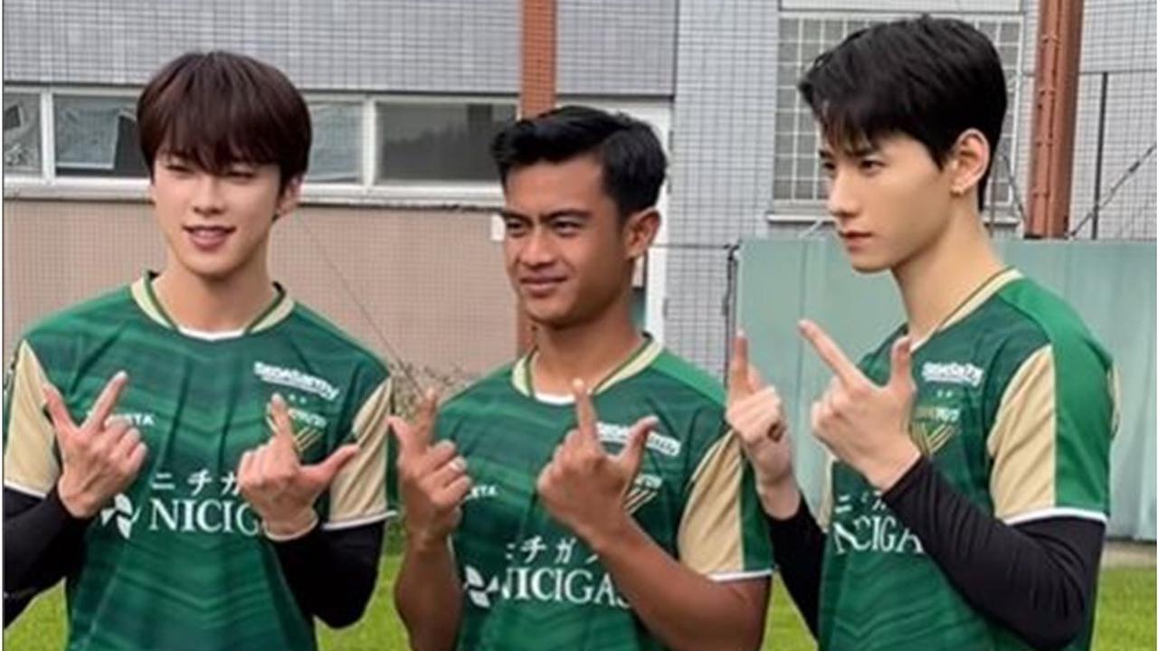6 Potret Pratama Arhan Bareng JO1 Boyband Asal Jepang, Diajak Olahraga dan Dance