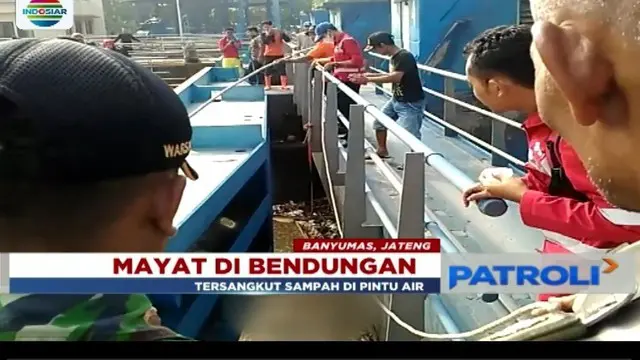 Petugas tagana dan polisi temukan mayat seorang pria mengambang di Bendungan Gerak Serayu, Banyumas, Jawa Tengah.