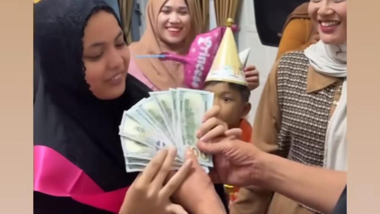 Putri Isnari Dapat Hadiah Uang Tunai Ratusan Dolar di Momen Ulang Tahun