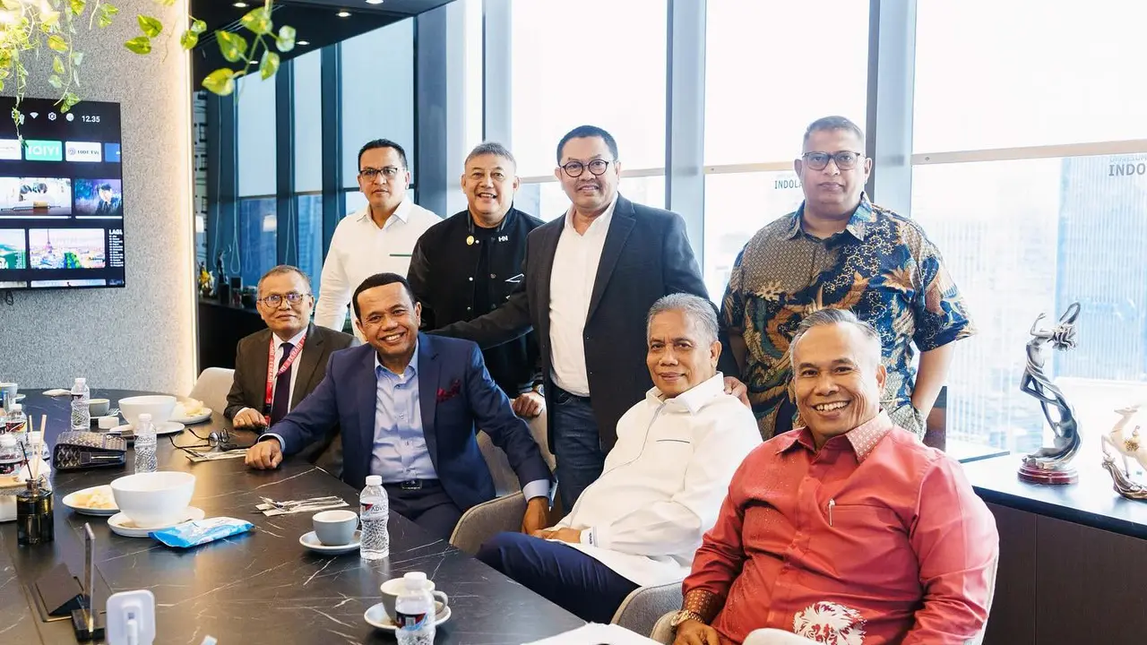 Presiden Kongres Advokat Indonesia Adv. Tjoetjoe Sandjaja Hernanto bersama sejumlh advokat. (Istimewa)