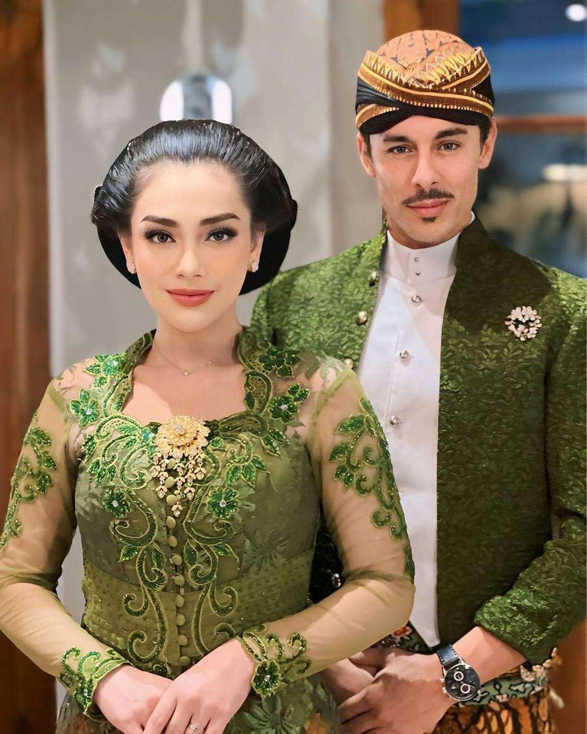 Namun, beberapa penggemar mengingatkan bahwa David sudah beristri, sehingga tidak boleh dijodoh-jodohkan dengan Celine.
