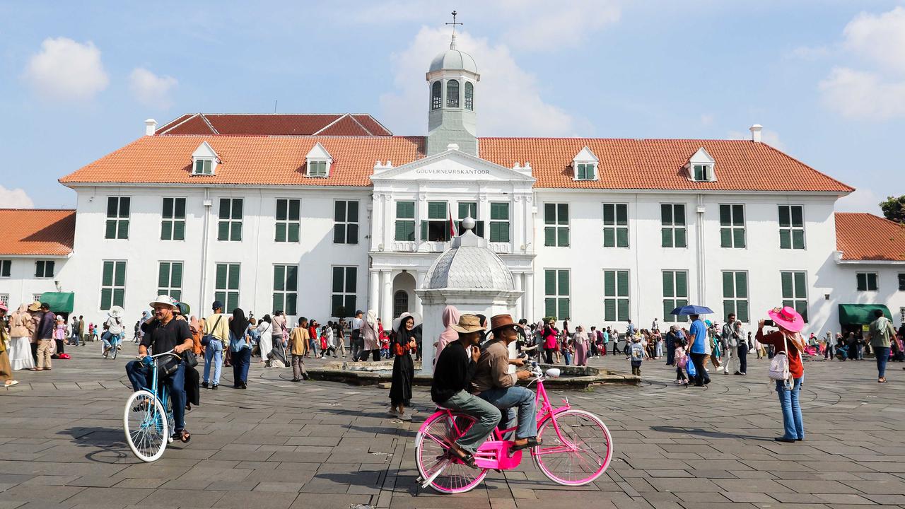 FOTO: Suasana Kota Tua Jakarta Ramai Dikunjungi Wisatawan Selama Libur Lebaran