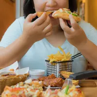 5 Jenis Makanan yang Sering Dikonsumsi Tapi Memberikan Dampak Buruk Bagi Kesehatan / copyright shutterstock