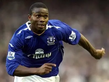 Everton's Nigerian defender Joseph Yobo in action against Reading during their English Premiership football match at Goodison Park, Liverpool, north-west England, on February 9, 2008. Everton won 1-0. AFP PHOTO/PAUL ELLIS