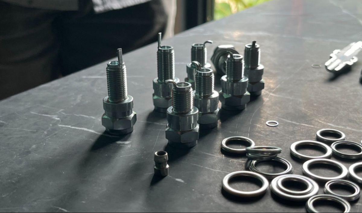 Proses Penggantian Busi Logam Mulia