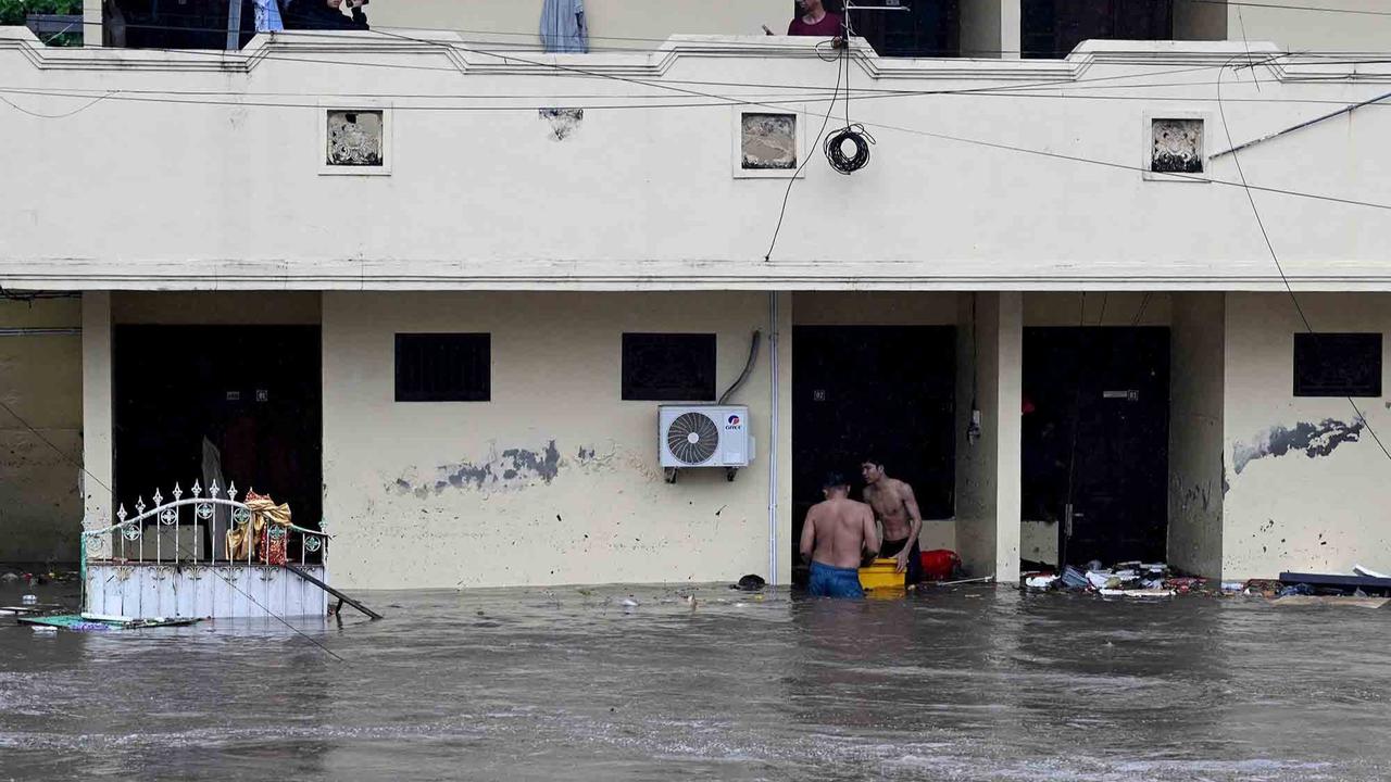 FOTO: Hujan Deras Picu Banjir Besar di Denpasar Bali
