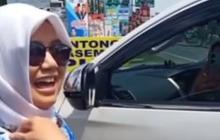 Mobil Pajeronya Diserempet Truk Ugal-ugalan Hingga Lecet, Balasan Wanita Pemilik Mobil Bikin Geleng-geleng