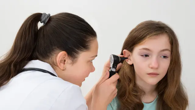 Penyakit Infeksi Telinga (Andrey_Popov/Shutterstock)