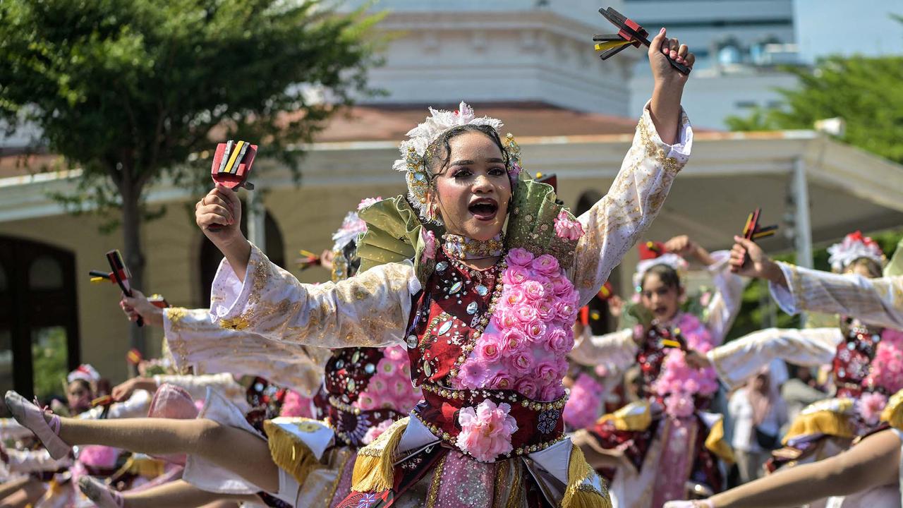 Ratusan Penari Semarakkan Festival Remo Yosakoi di Surabaya