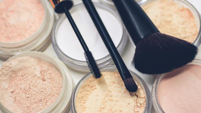 Makeup dan makeup brush