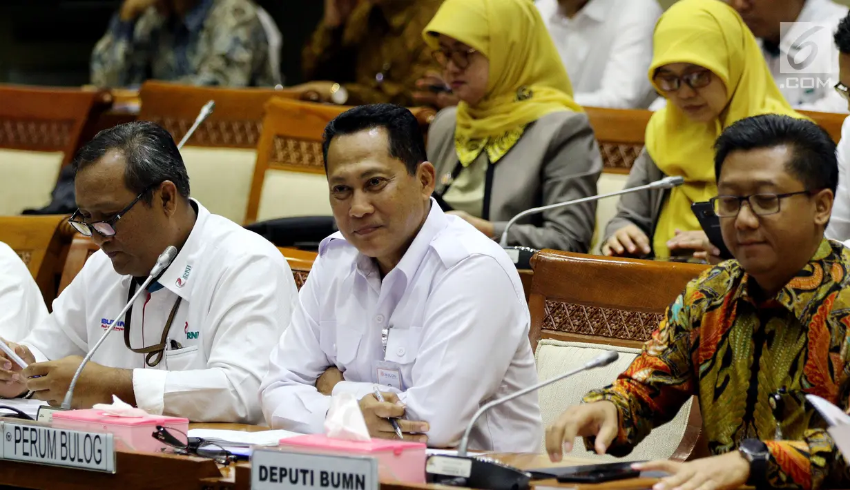 Dirut Bulog Budi Waseso mengikuti rapat dengar pendapat (RDP) dengan Komisi VI DPR RI, Jakarta, Senin (21/5). Sebelumnya Budi Waseso menjabat sebagai kepala Badan Narkotika Nasional (BNN). (Liputan6.com/Johan Tallo)