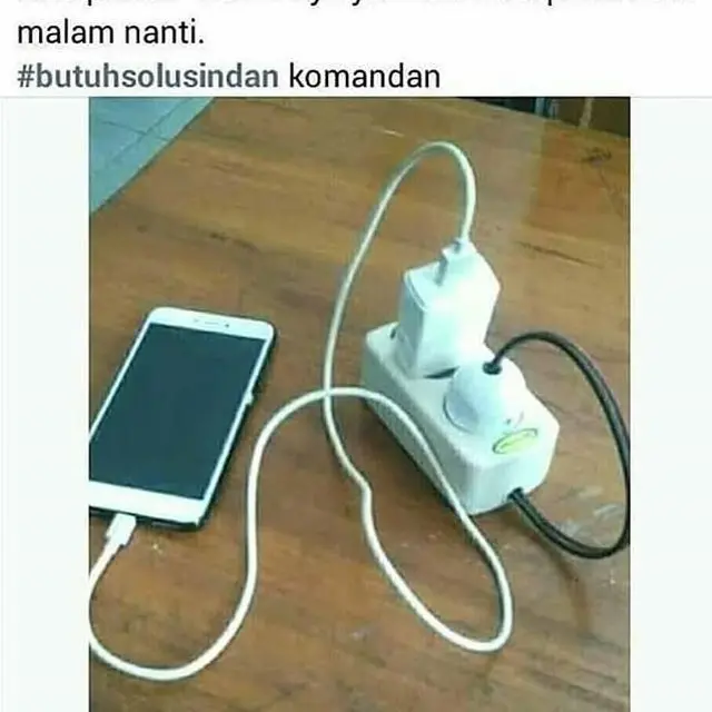 6 Potret Nyeleneh Charge HP Ini Kelewat Unik, Bikin Heran