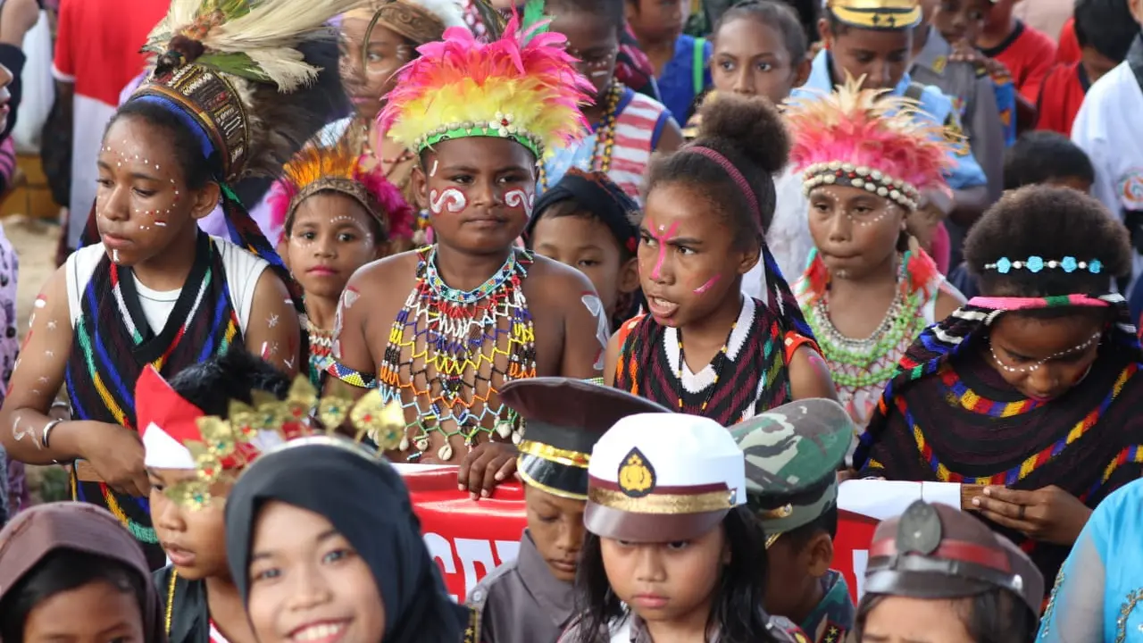 Konvoi merah putih di batas negara Papua dan Papua Nugini