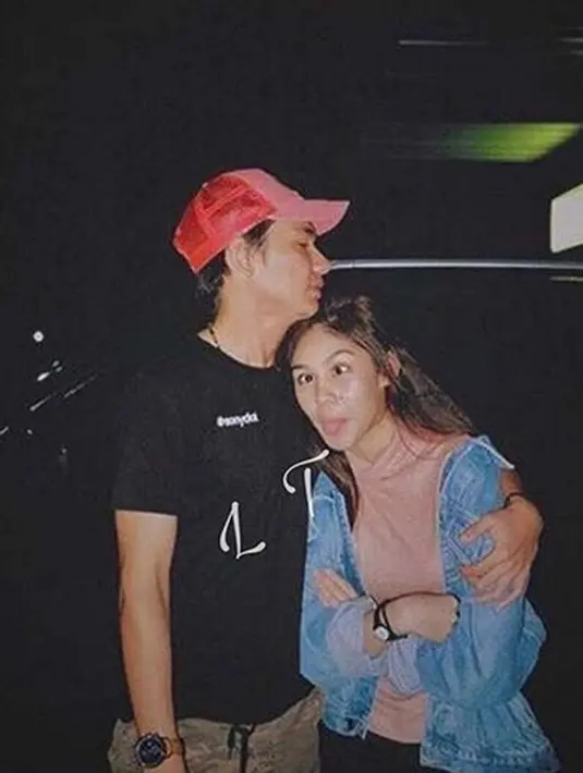 Meski sudah tersebar berbagai bukti mengenai kedekatan Adipati Dolken dan Vanesha Prescilla, namun sampai saat ini belum tersiar kabar dari kedua pihak mengenai hubungan mereka yang sebenarnya. (Instagram/lambe_turah)