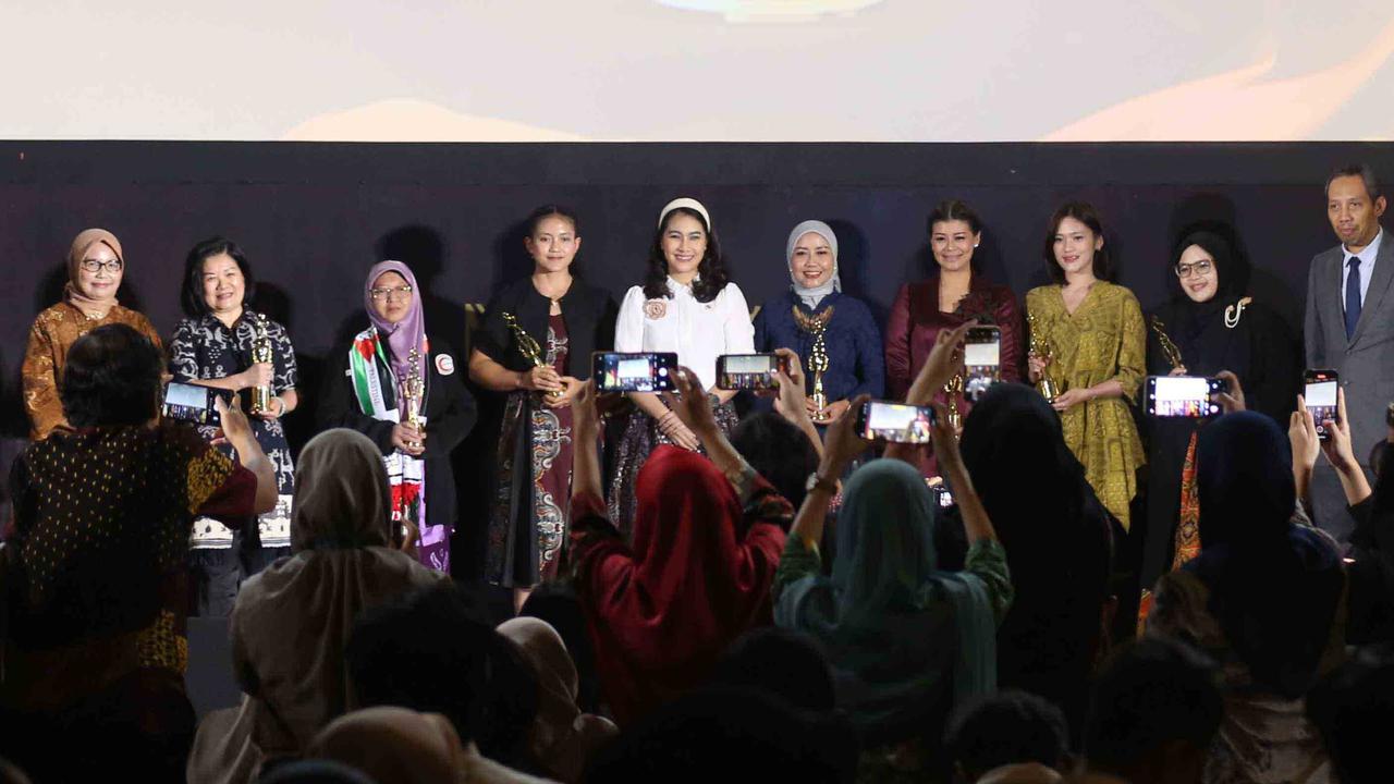 FOTO: Tujuh Perempuan Hebat Indonesia Menyala di Anugerah Liputan6 2025