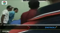 Karyawati tempat karaoke tersebut mengalami luka tusuk serius di bagian leher dan punggung.