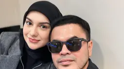 Netizen memuji Irish Bella yang tetap aktif bekerja meski telah menikah dengan pengusaha kaya. Ia masih menjalankan bisnis pribadi dengan aktif berjualan melalui siaran langsung di media sosialnya. Hal ini menunjukkan semangat kerja yang tetap membara meski statusnya sudah berubah.  (Liputan6.com/IG/@haldy_sabri)
