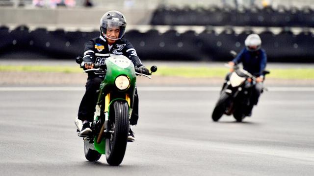 Jokowi Jajal Trek Sirkuit Mandalika
