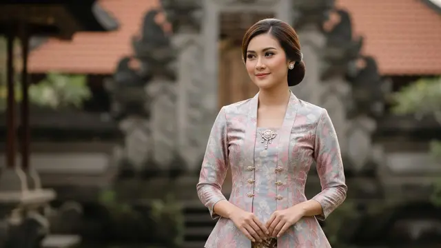 Model Atasan Kutubaru Bawahan Kain Batik yang Memukau
