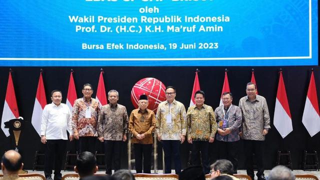 Seremoni penerbitan efek beragun aset syariah berbentuk Surat Partisipasi (EBAS-SP) bernama EBAS-SP-SMF-BRIS01 yang pertama di Indonesia, Senin (19/6/2023).  (Foto: BSI)