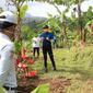 Gubernur Jawa Tengah Ganjar Pranowo saat mengajak masyarakat untuk aktif menanam pohon.