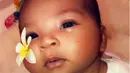 Khloe mengunggah sebuah video yang memperlihatkan True dengan hiasan filter bunga. (instagram/khloekardashian)