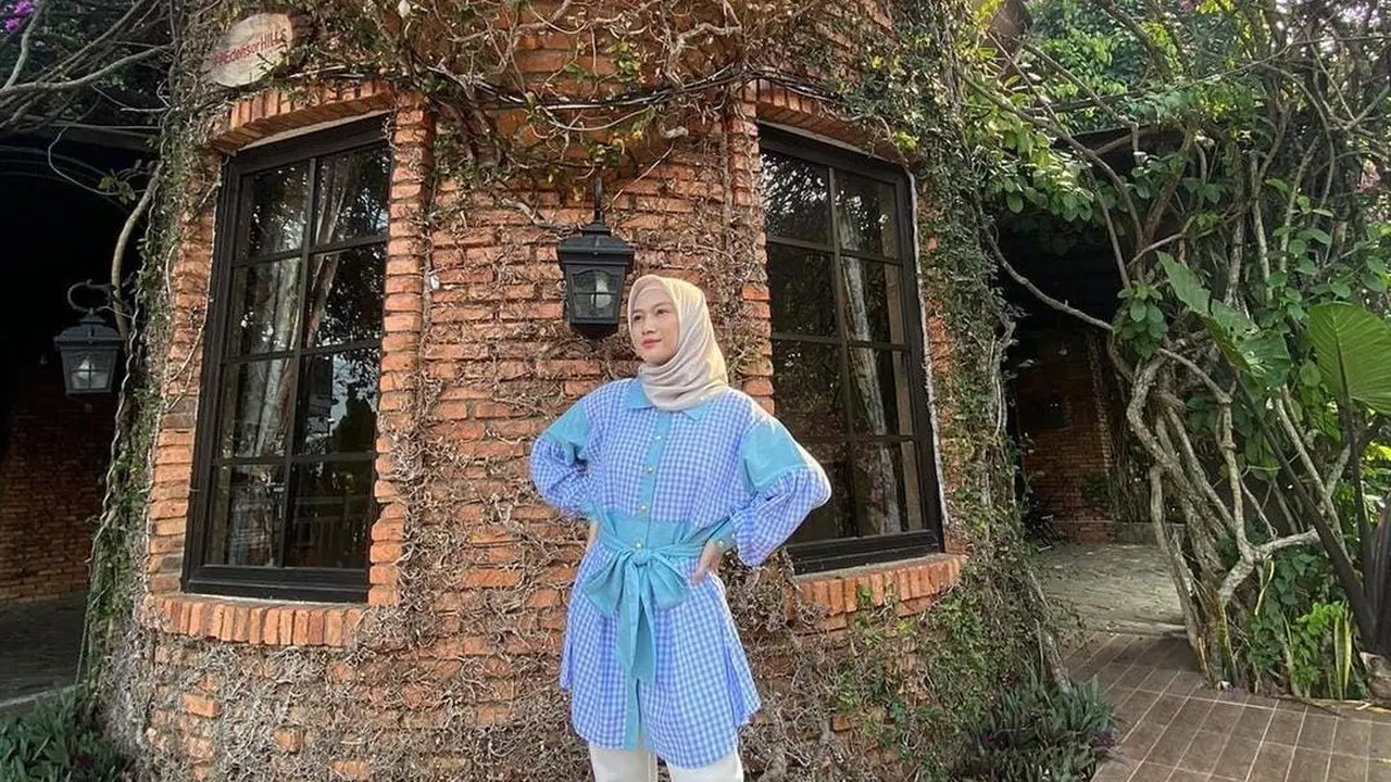 Inspirasi OOTD Cewek Kue Ala Melody Laksani