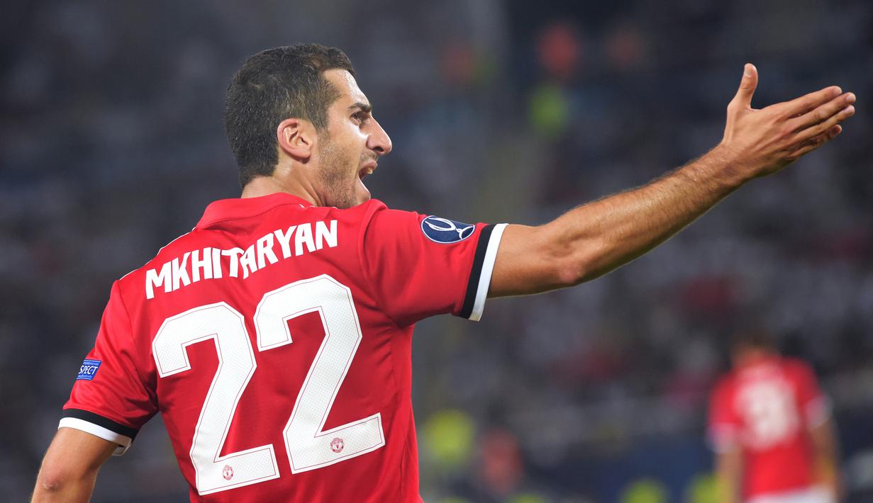 6. Henrikh Mkhitaryan - Pemain Arsenal ini jadi salah satu pembelian termahal Mourinho saat di MU. Gelandang Timnas Armenia itu direkrut seharga 42 juta euro dari Borussia Dortmund. (AFP/Armend Nimani)