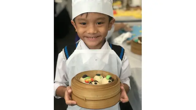 Memasak bersama anak-anak