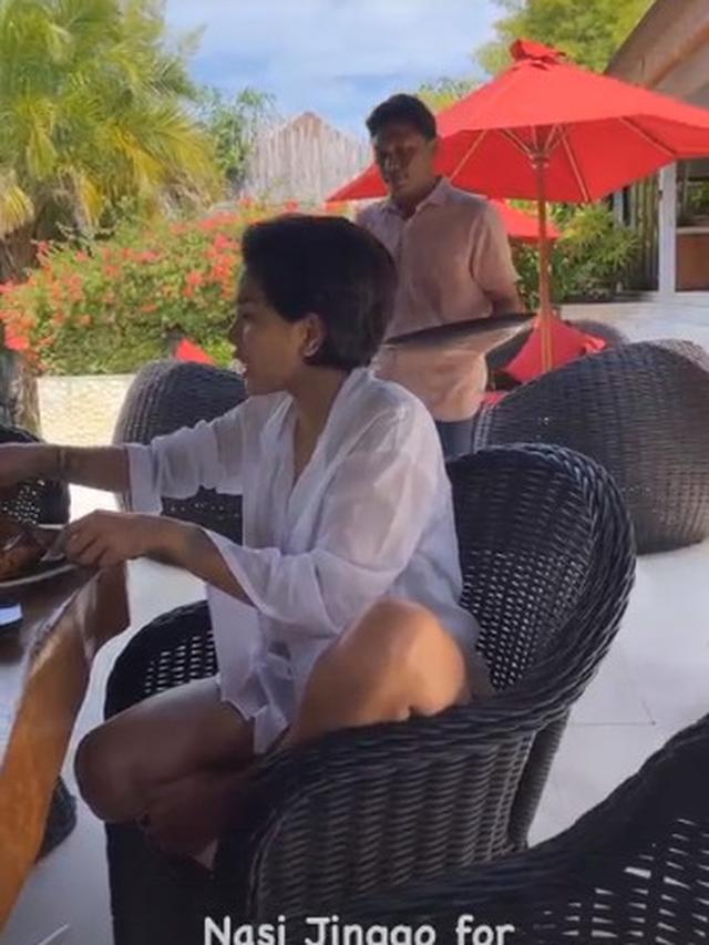 6 Potret Nikita Mirzani dan John Hopkins Nikmati Liburan ke Bali, Makin Serius