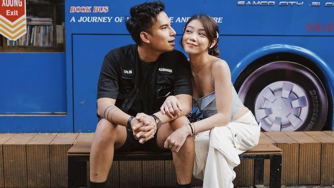 Sejak 2023, Okin dan Regina mulai menunjukkan kedekatan mereka. Saat ini, mereka kerap mengunggah momen-momen romantis di Instagram.<br>