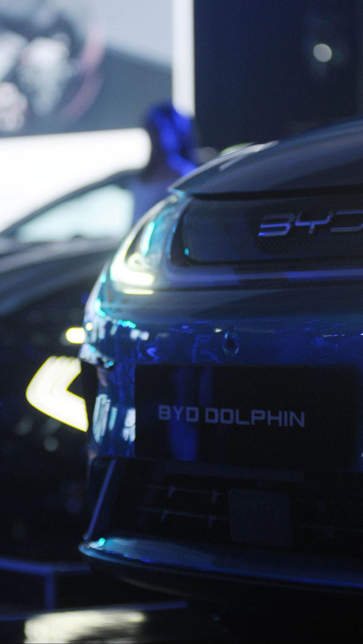 Dalam momen ini, BYD langsung 'ngegas' dengan memperkenalkan tiga model ramah lingkungannya sekaligus, yakni Dolphin, Atto 3, dan Seal.