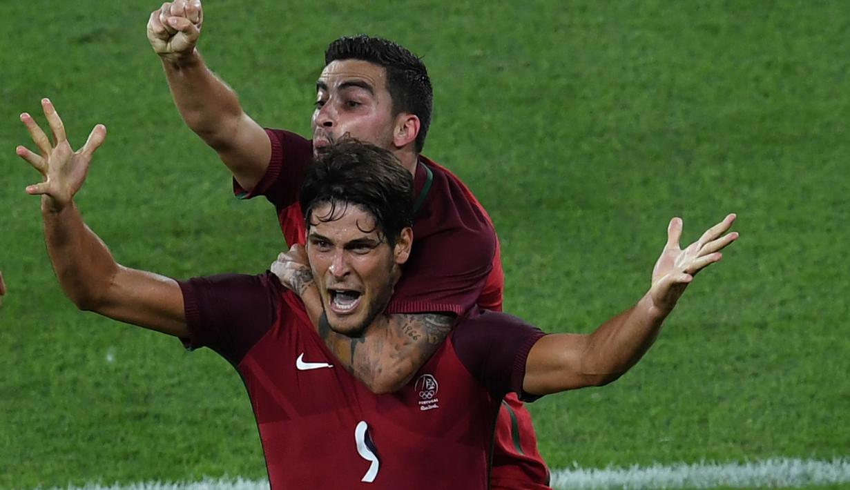 Pemain Portugal, Paciencia #9 merayakan golnya ke gawang Argentina pada laga grup D Olimpiade Rio 2016 di Olympic Stadium, Rio de Janeiro, (5/82016) dini hari WIB. (AFP/Vandelei Almeida)