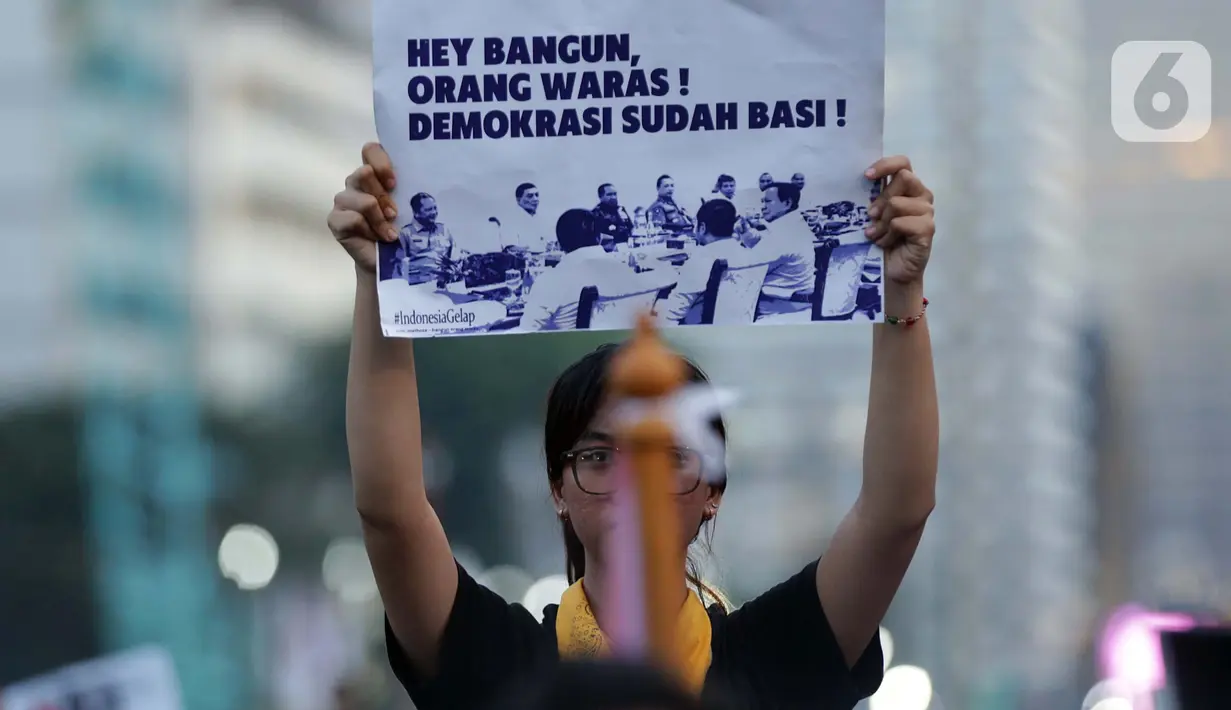Aksi ini merupakan lanjutan dari unjuk rasa Badan Eksekutif Mahasiswa Seluruh Indonesia (BEM SI) bertema Indonesia Gelap. (Liputan6.com/Helmi Fithriansyah)