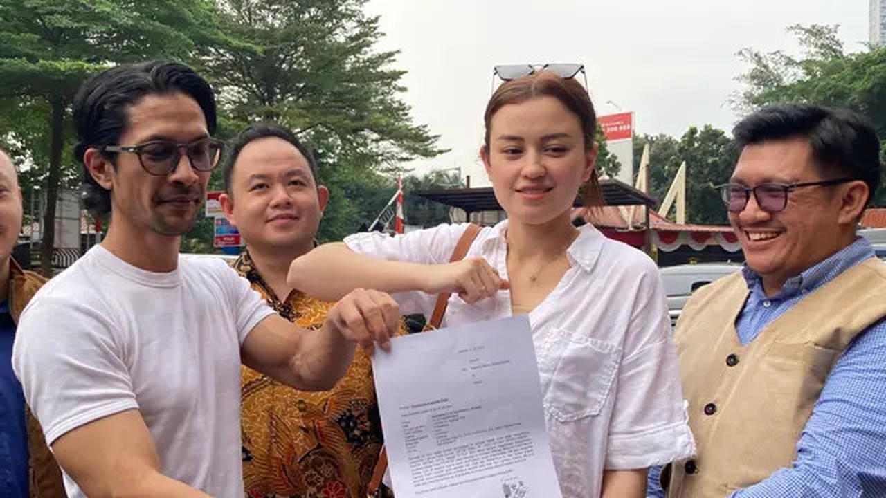 Momen Pertemuan Edward Akbar dan Kimberly Ryder di Polres Jakarta Selatan, Saling Tanya Kabar