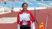 Aksi pelari Indonesia, Odekta Naibaho Elvina, setelah memastikan meraih medali emas pada nomor maraton SEA Games 2021 di Hanoi, Vietnam, Kamis (19/5/2022). (Bola.com/Ikhwan Yanuar Harun)