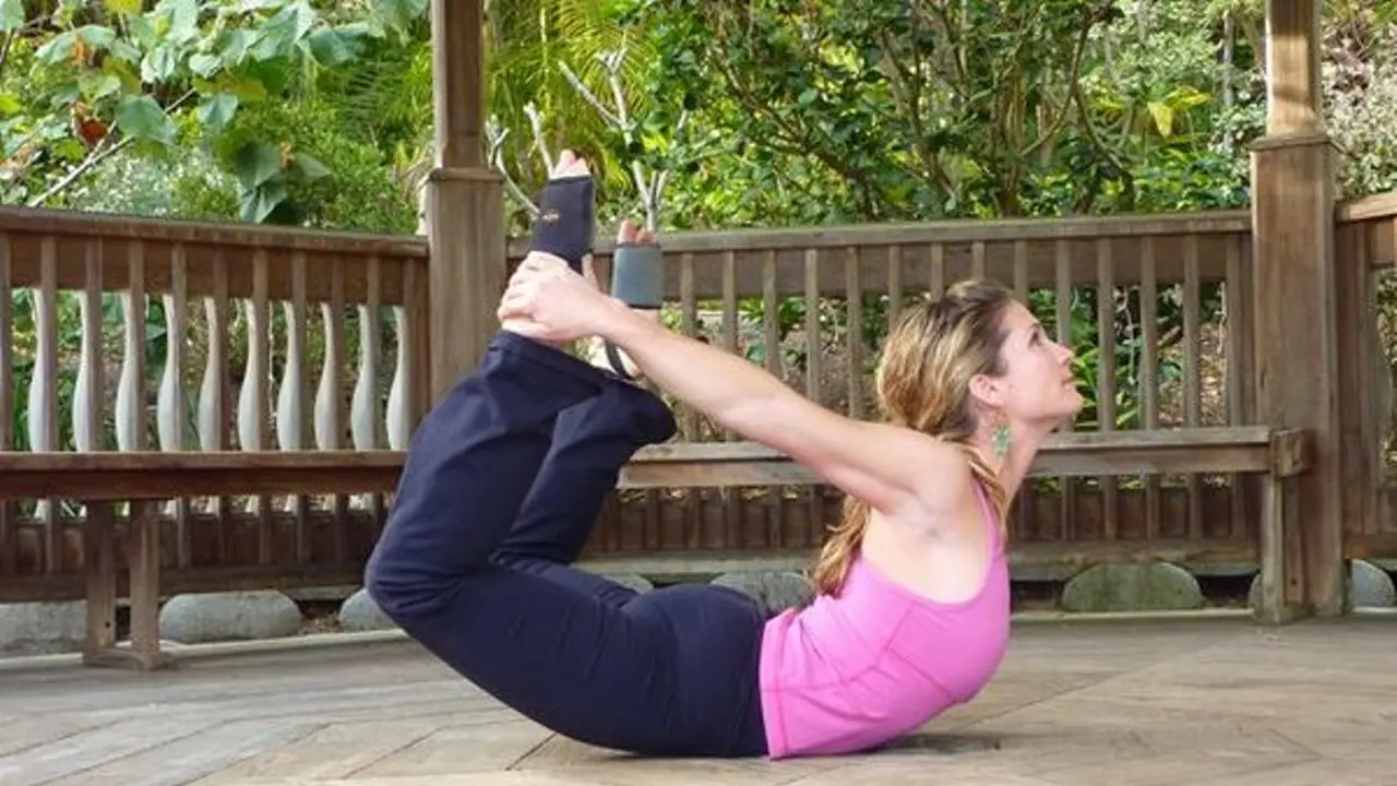 5 Gerakan Yoga yang Bisa Hilangkan Lemak di Perut