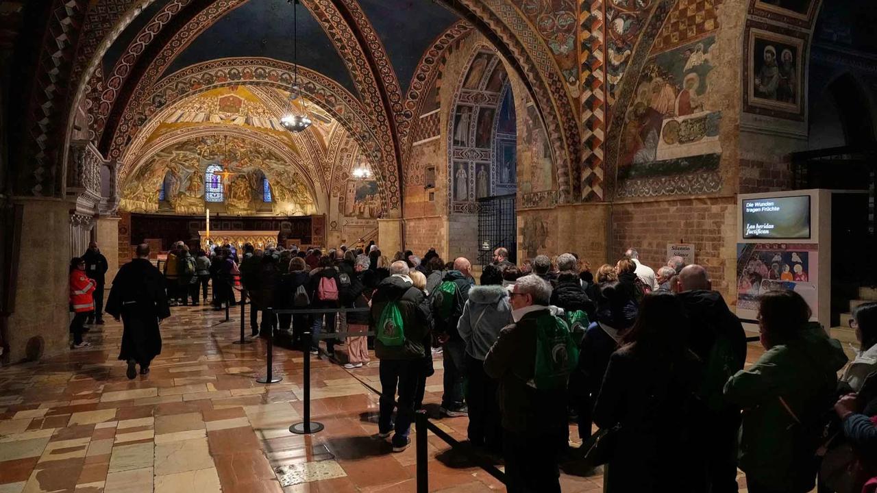 FOTO: Relik Santo Fransiskus Tampil ke Publik untuk Pertama Kali dalam Delapan Abad