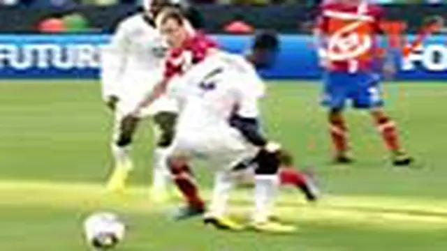 Eksekusi penalti Asamoah Gyan tujuh menit sebelum pertandingan usai menentukan kemenangan tipis 1-0 (0-0) bagi Ghana saat menghadapi Serbia di laga pertama penyisihan Grup D PD 2010.