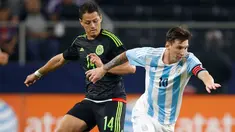 Argentina nyaris kalah di laga uji coba melawan Meksiko. Tampil di AT&T Stadium, Texas, AS, Rabu (9/9/2015), Tim Tanggo kebobolan dua gol lebih dulu sebelum akhirnya menyamakan kedudukan di menit-menit akhir pertandingan. (Reuters/Matthew Emmons)