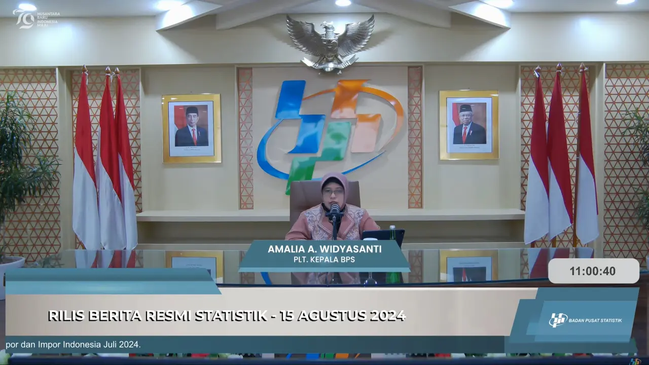 Plt. Kepala Badan Pusat Statistik (BPS) Amalia A. Widyasanti dalam konferensi pers BPS mengenai ekspor impor dan neraca perdagangan Indonesia, Kamis (15/8/2024). (Tira/Liputan6.com)