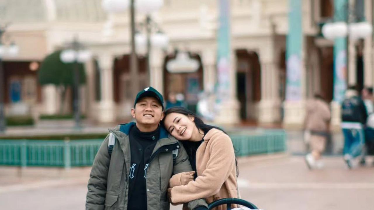 Denny Caknan dan Bella Bonita Habiskan Waktu di Disneyland Jepang, Momen Dek Cunda Bikin Gemas